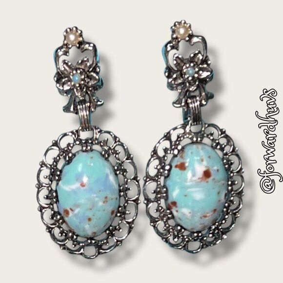 Silver-Tone Screw Back Earrings with Faux Turquoise – Vintage-Inspired Elegance - Picture 3 of 9